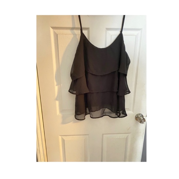 ‘Black Ruffle Hem Tank Top’🖤 - Picture 3 of 4